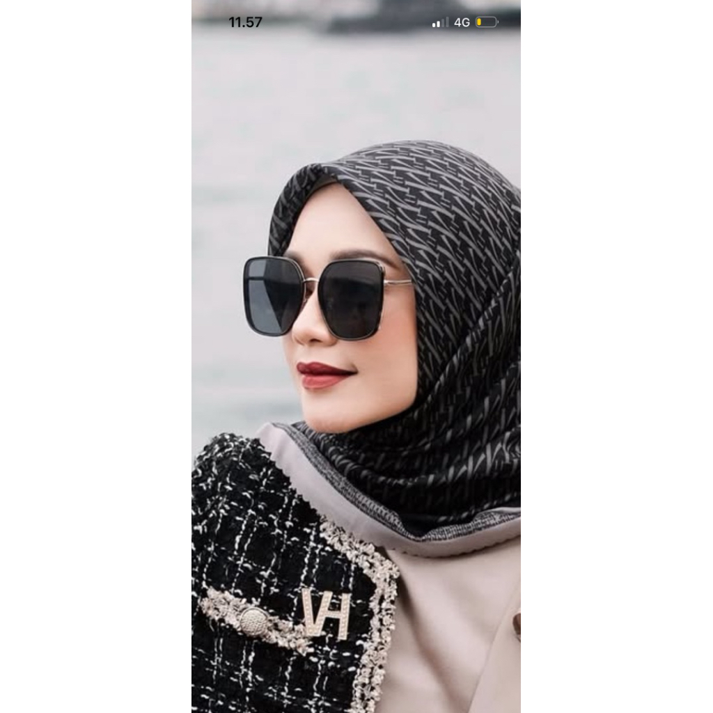 vanilla hijab Signature Monogram Kind