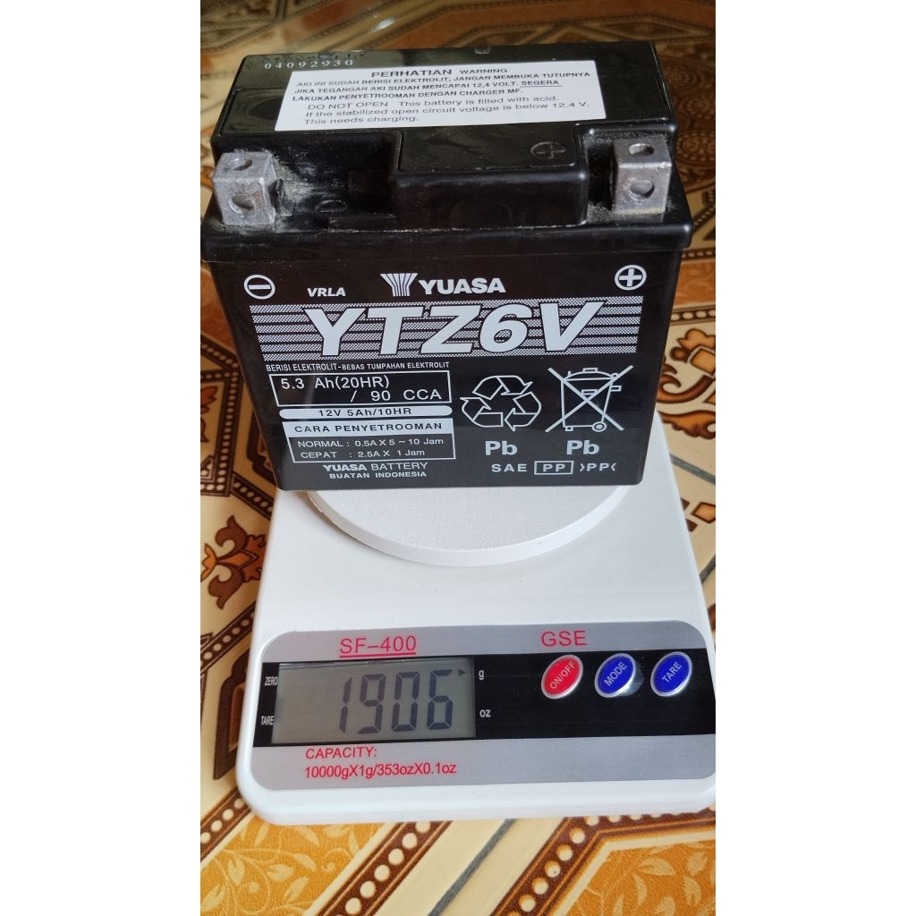 Aki kering 12 vol bekas rusak  matot bahan Kondisi seperti di foto tidak garansi/retur