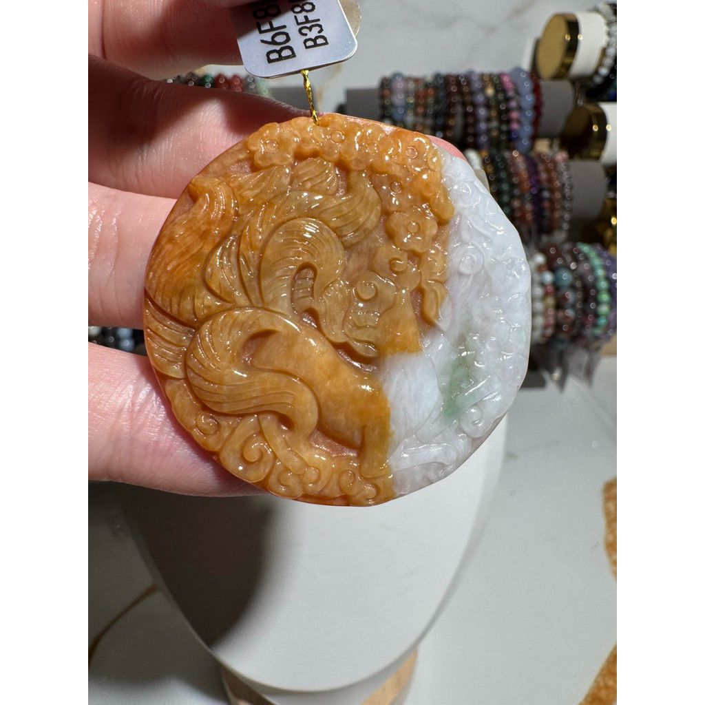 Liontin Giok Yellow Mix White 9 Tail Fox