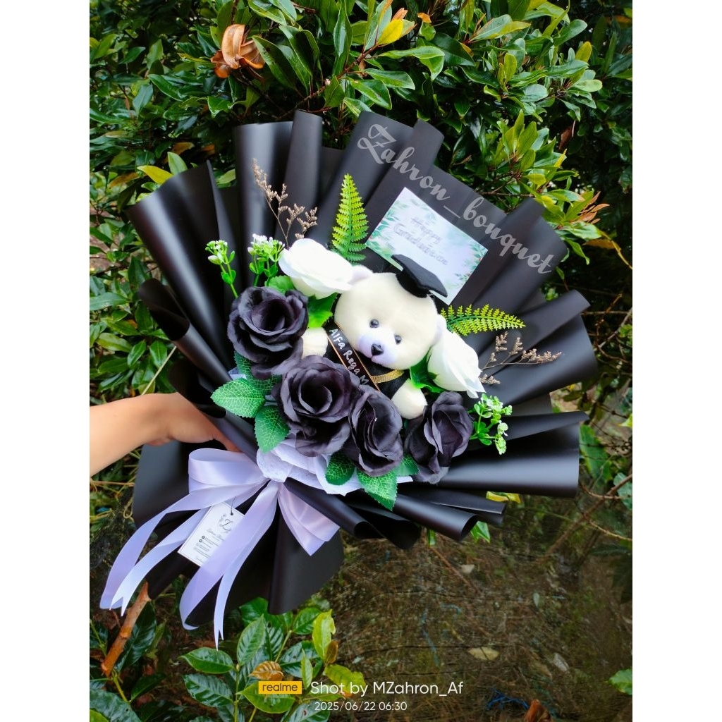 Buket Boneka Wisuda Hitam Putih Series