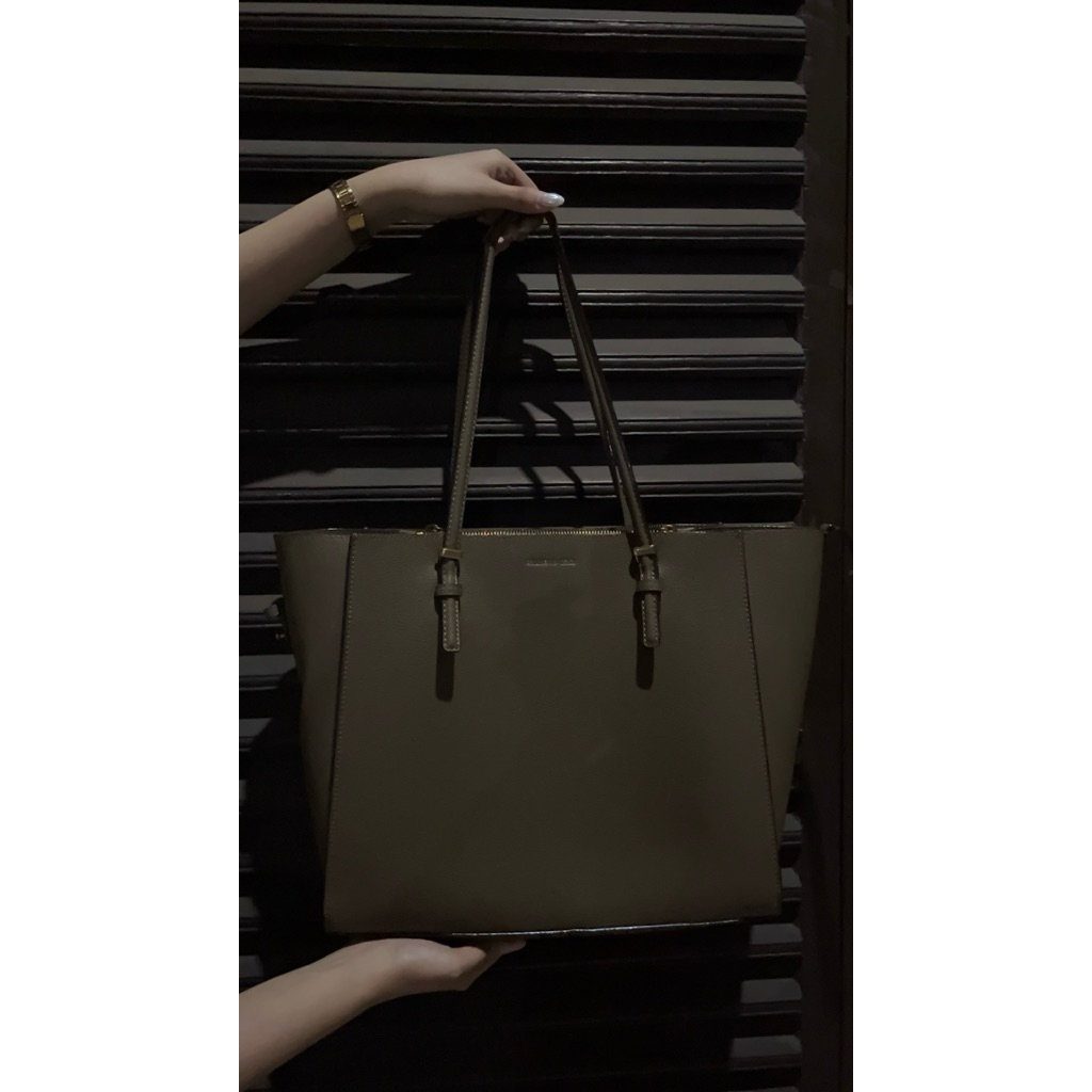 tote bag sans Charles and keith