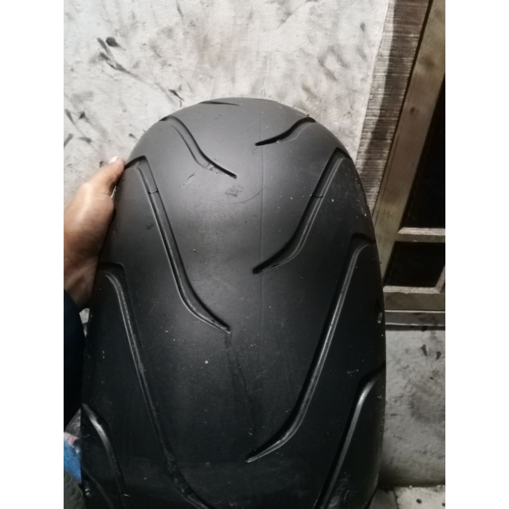 Ban Second Tapak Lebar Michelin 240/40-18 NIK2021