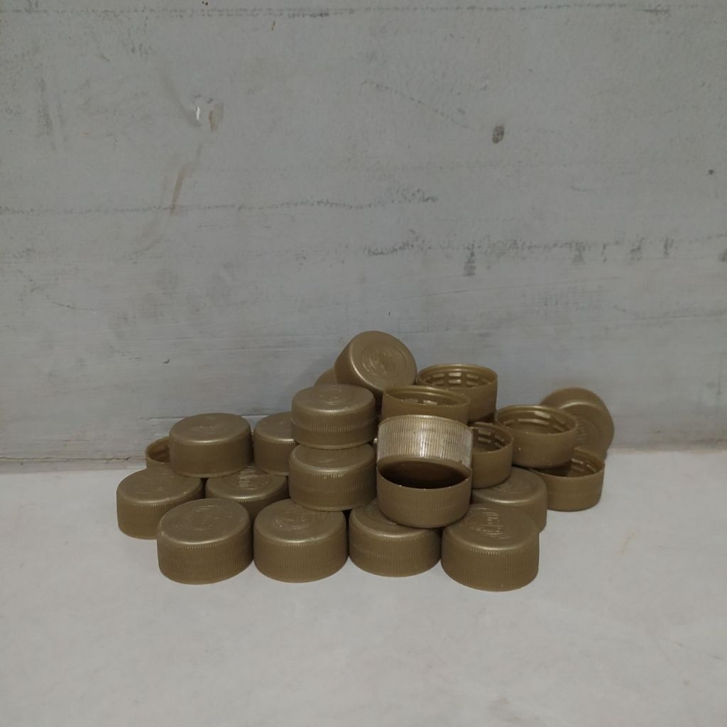 30pcs Tutup Botol Plastik Cleo Warna Emas Gold Bekas Bersih