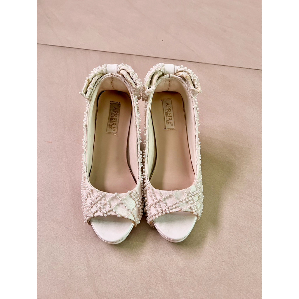 Bride / bridal / wedding shoes / sepatu pengantin / sepatu pesta / sepatu mutiara / high heels mewah