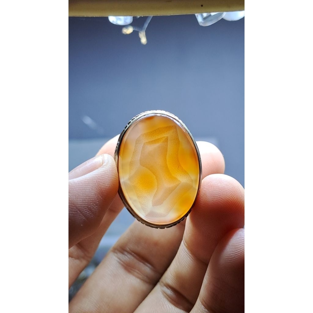 batu motif gambar boot kaki asli