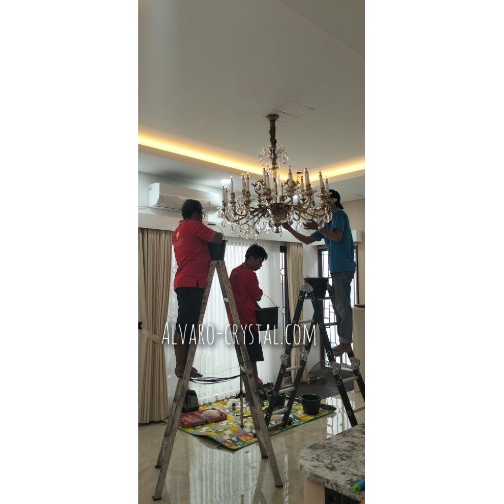 TUKANG PASANG LAMPU GANTUNG