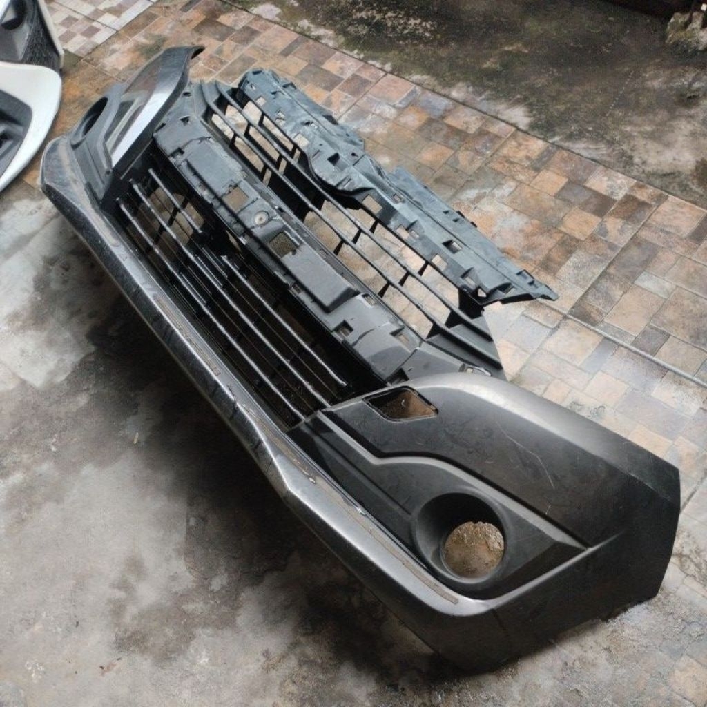 Bumper depan Daihatsu Ayla R Deluxe 1.2 CC 2018
