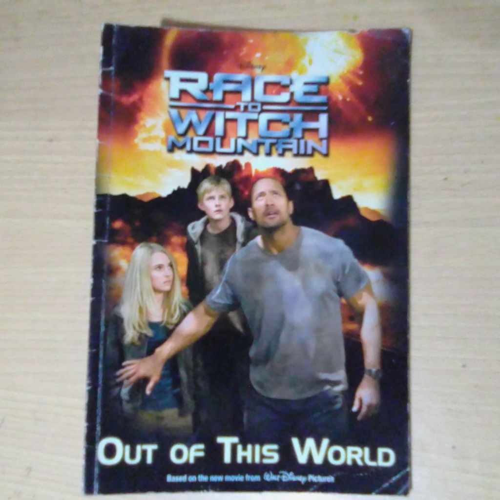 buku cerita bergambar impor: Race to Witch Mountain