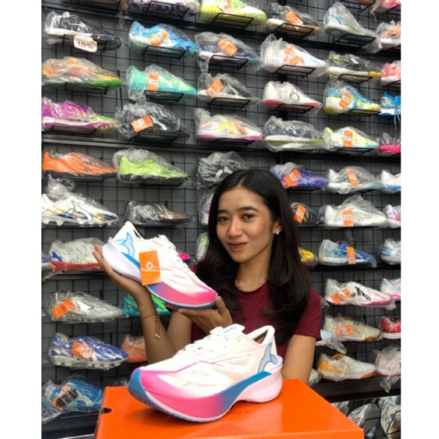 Sepatu Running ORTUSEIGHT Hyperglide 4.0 (White/