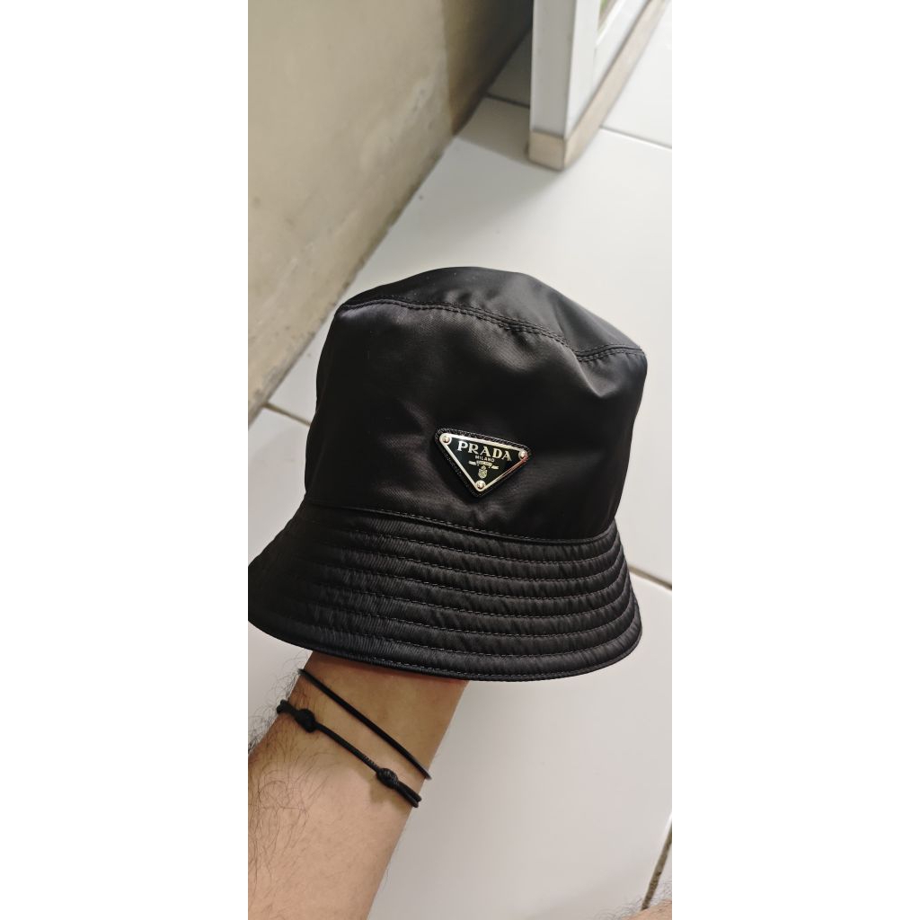 Prada Re-Nylon bucket hat
Black
