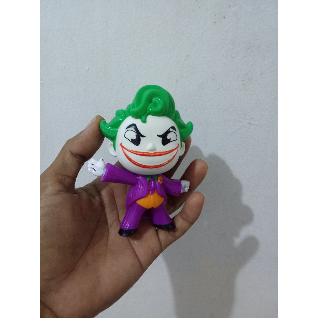 mainan figure joker burger king