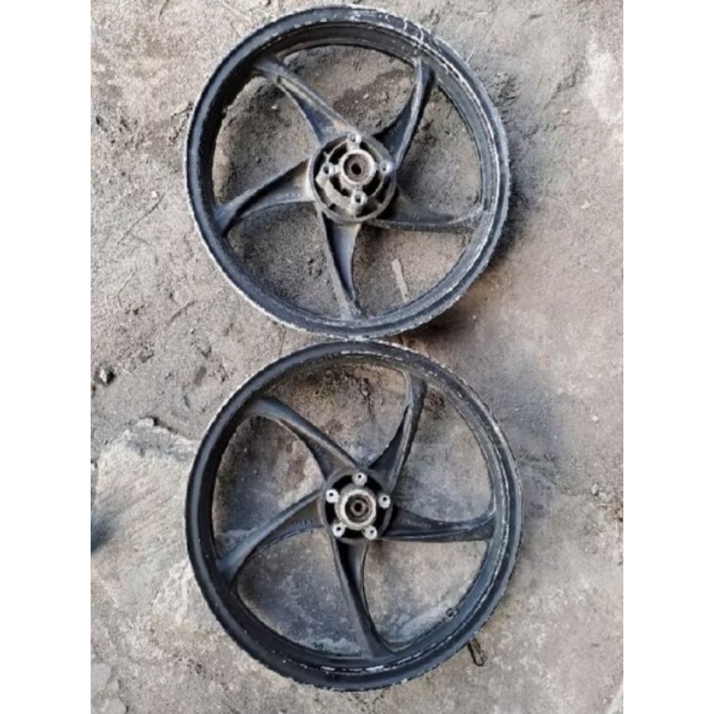 velg minerva sepasang