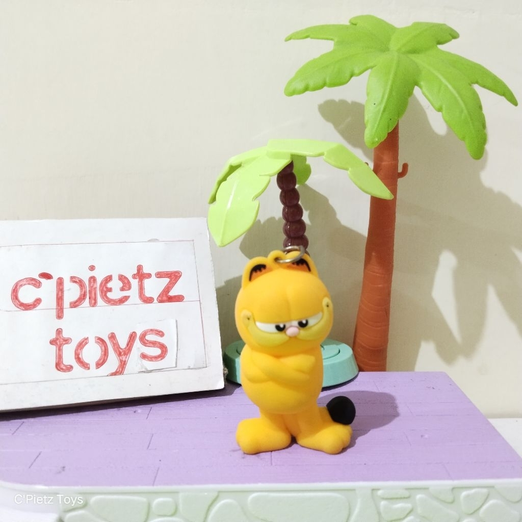 Figure Garfield Crossing His Arms (Second/Preloved)