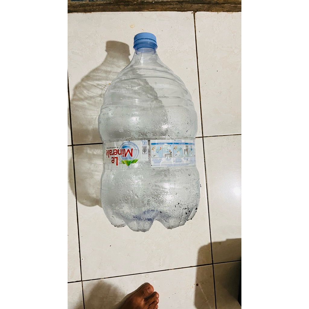 galon le mineral kosong