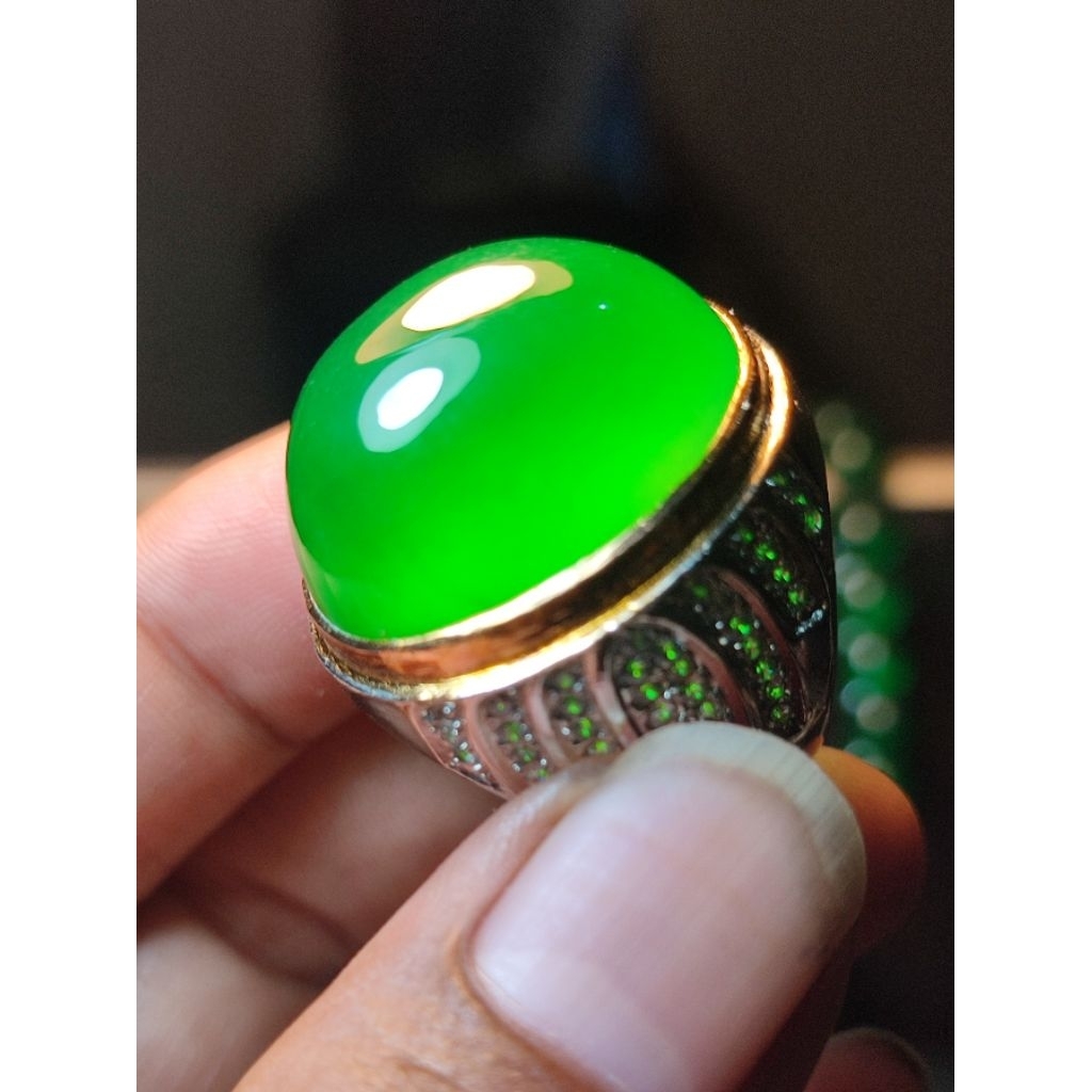 BATU GIOK BURMA JADEITE JADE