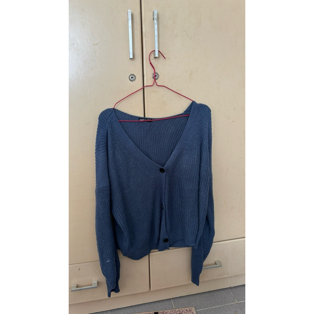 cardigan rajut biru