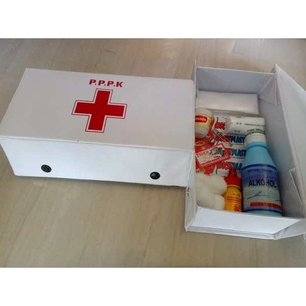 Kotak P3K Mobil Isi Lengkap/ p.p.p..k  p3k putih
