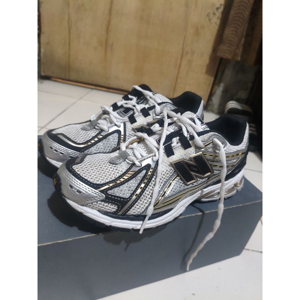 NB 1906R METALLIC GOLD ORIGINAL 100%