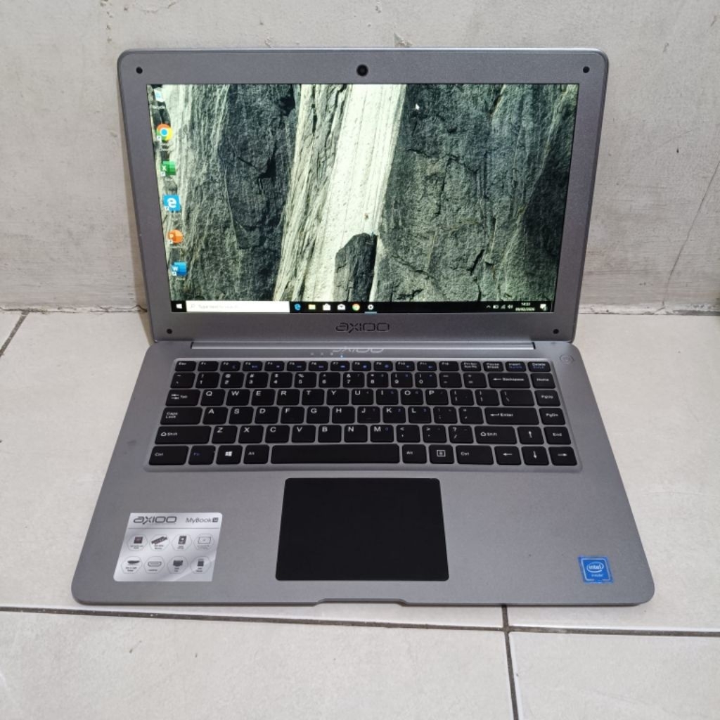Laptop Axioo Mybook 14, Processor : Intel Celeron N3350 Ram : 3 GB- Ssd : 256 GB