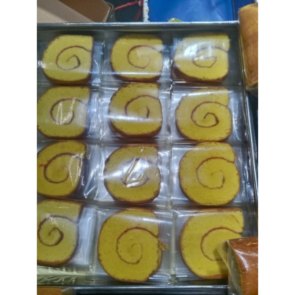 Bolu Gulung KUNiNG - Jajanan Lezat Pasar Subuh Senen