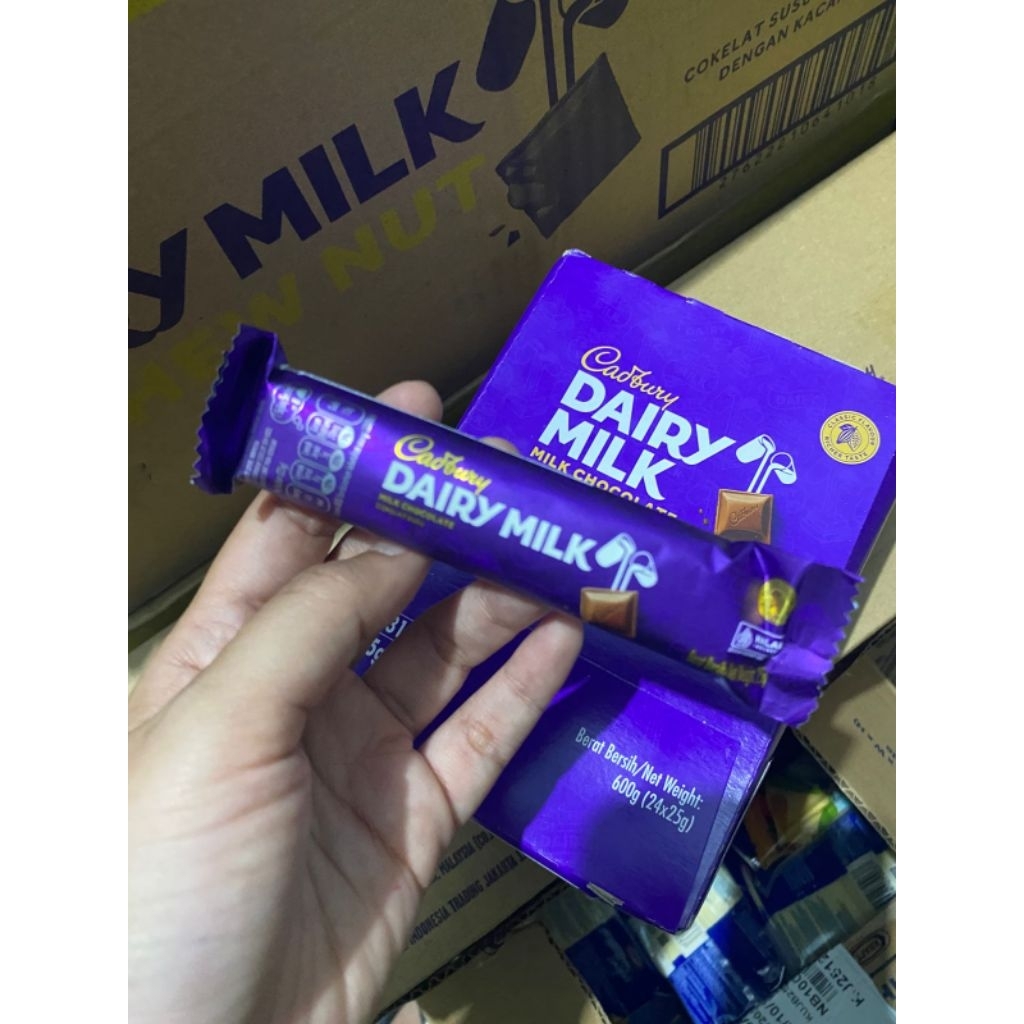 READY CADBURY DAIRY MILK Coklat Susu Cadbury 25g ( 1 Box isi 24 pcs ) ~ Lembut, Sensasi Nikmat, Pili