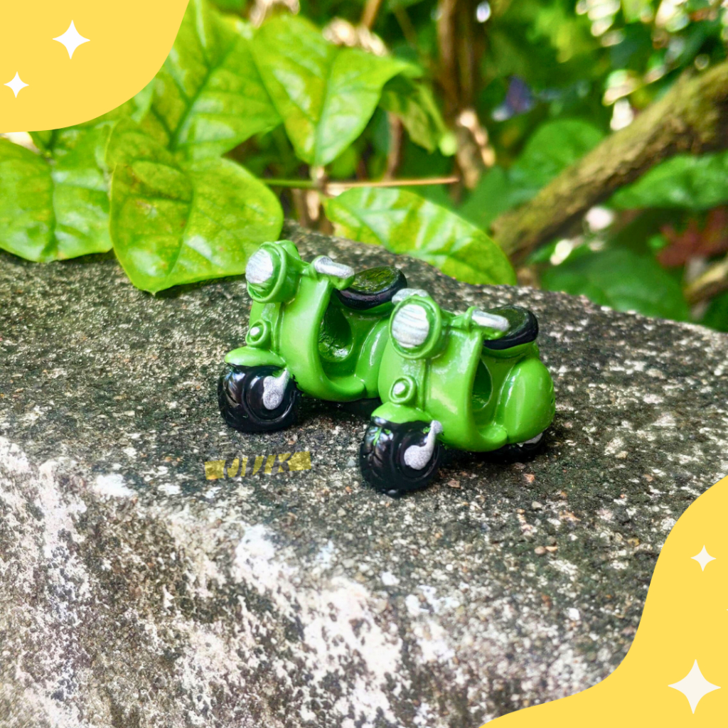 MINIATUR MOTOR VESPA/ KENDARAAN RODA DUA/ MOTOR HIJAU DIORAMA BAHAN MAKET [Our_projects]