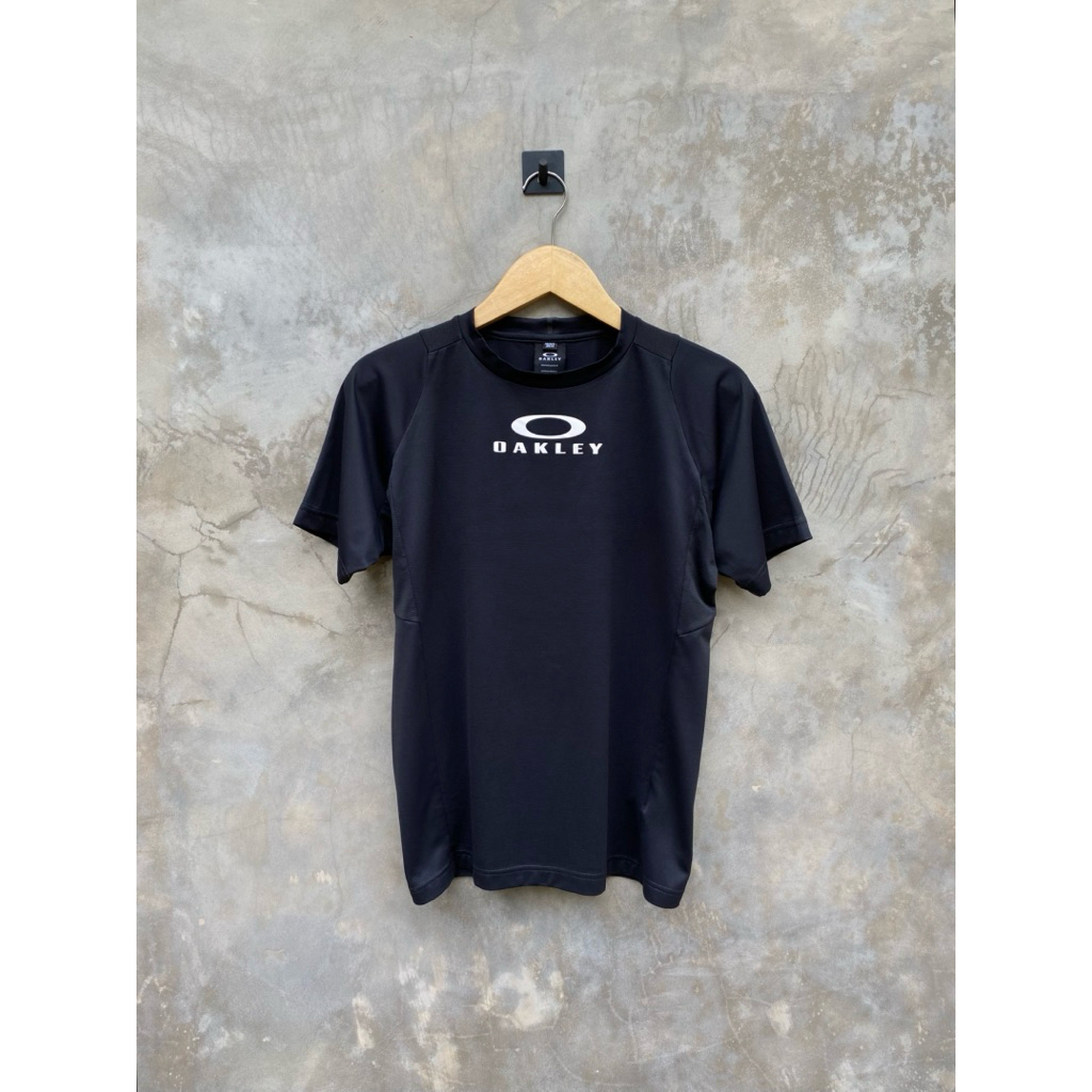 OAKLEY Jersey Center Logo