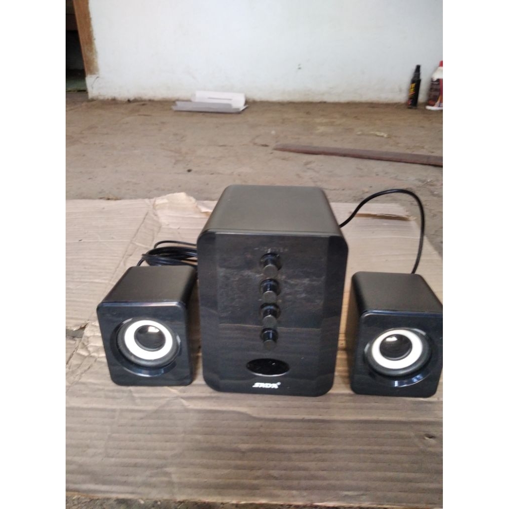 speaker komputer/laptop 2.1