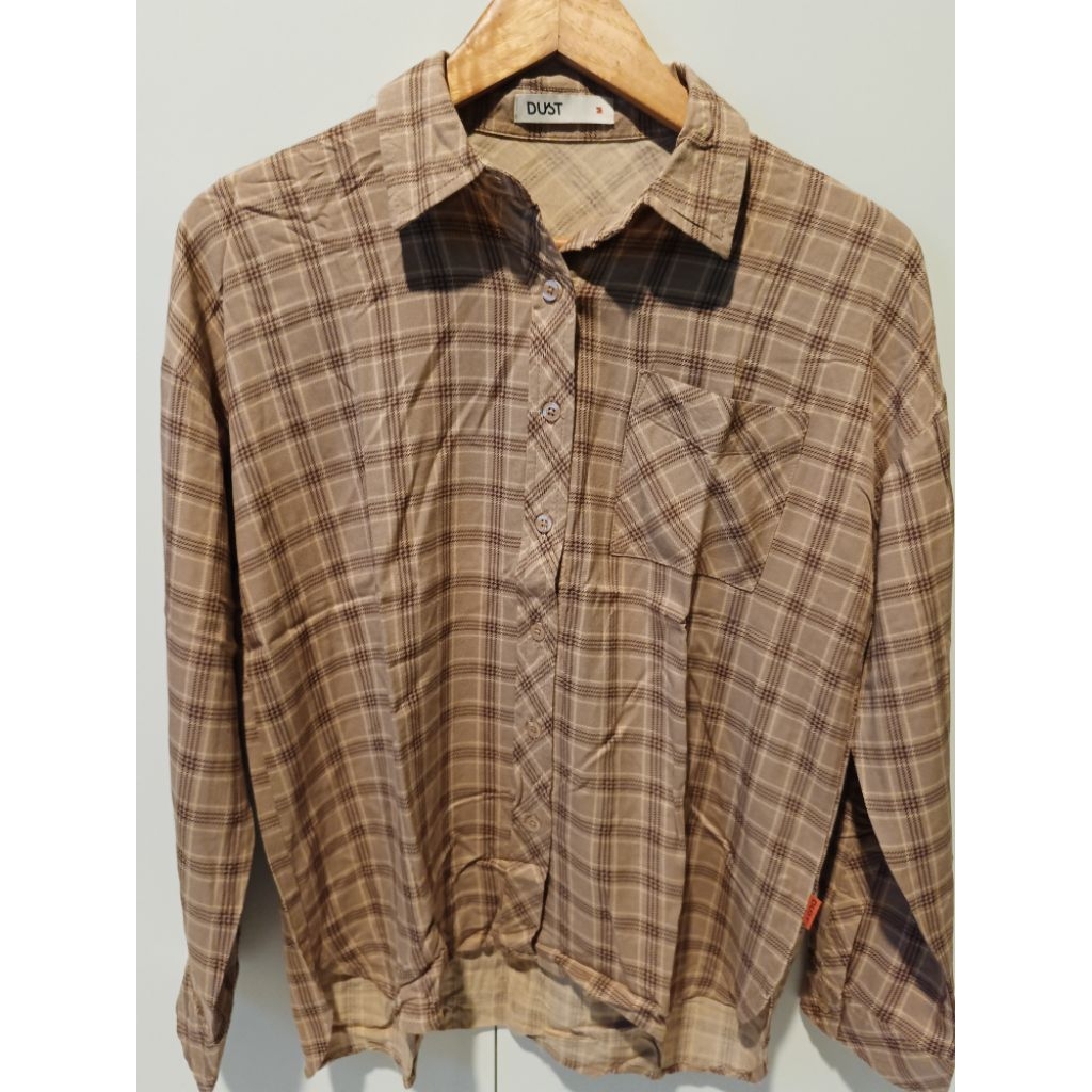 preloved kemeja wanita kotak2 ..dust
