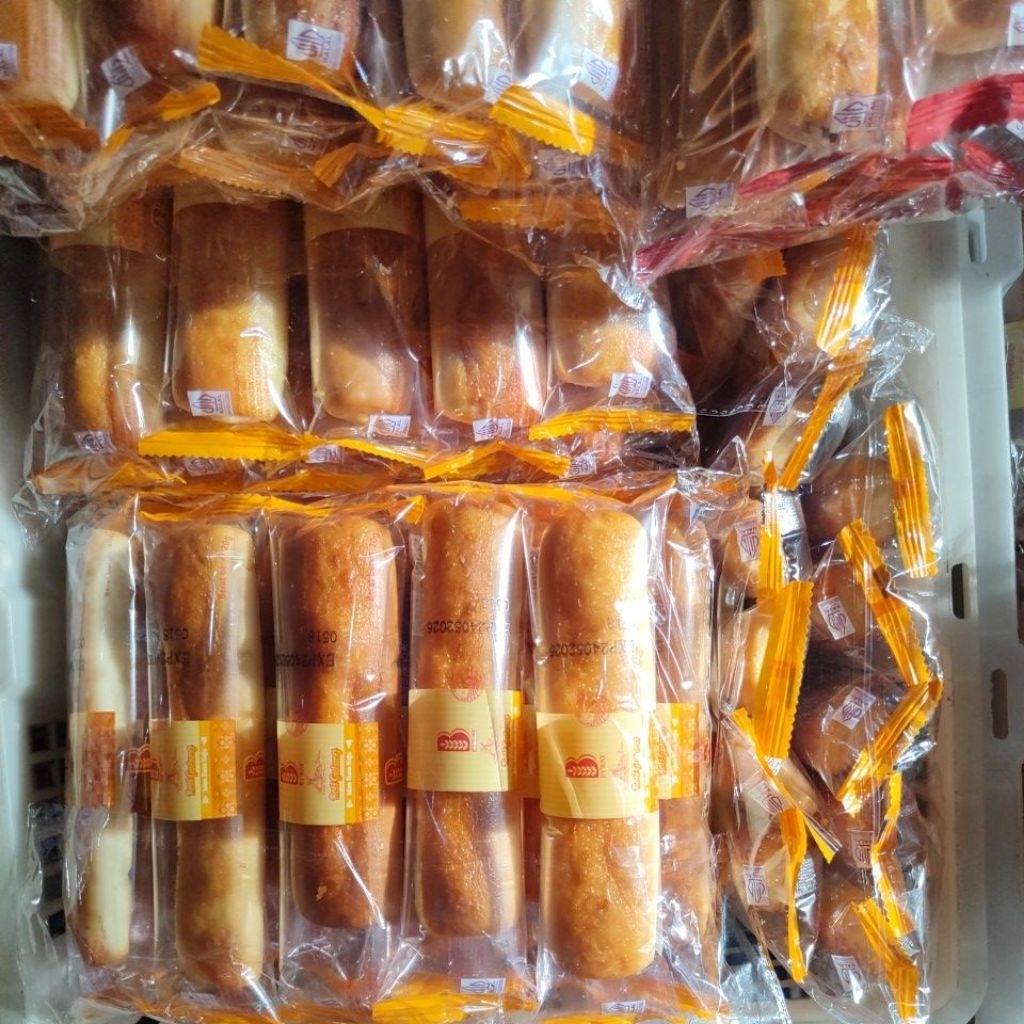 Roti Gulung BYWAY roti isian rasa cokelat dan keju 1 pak isi 10 pcs