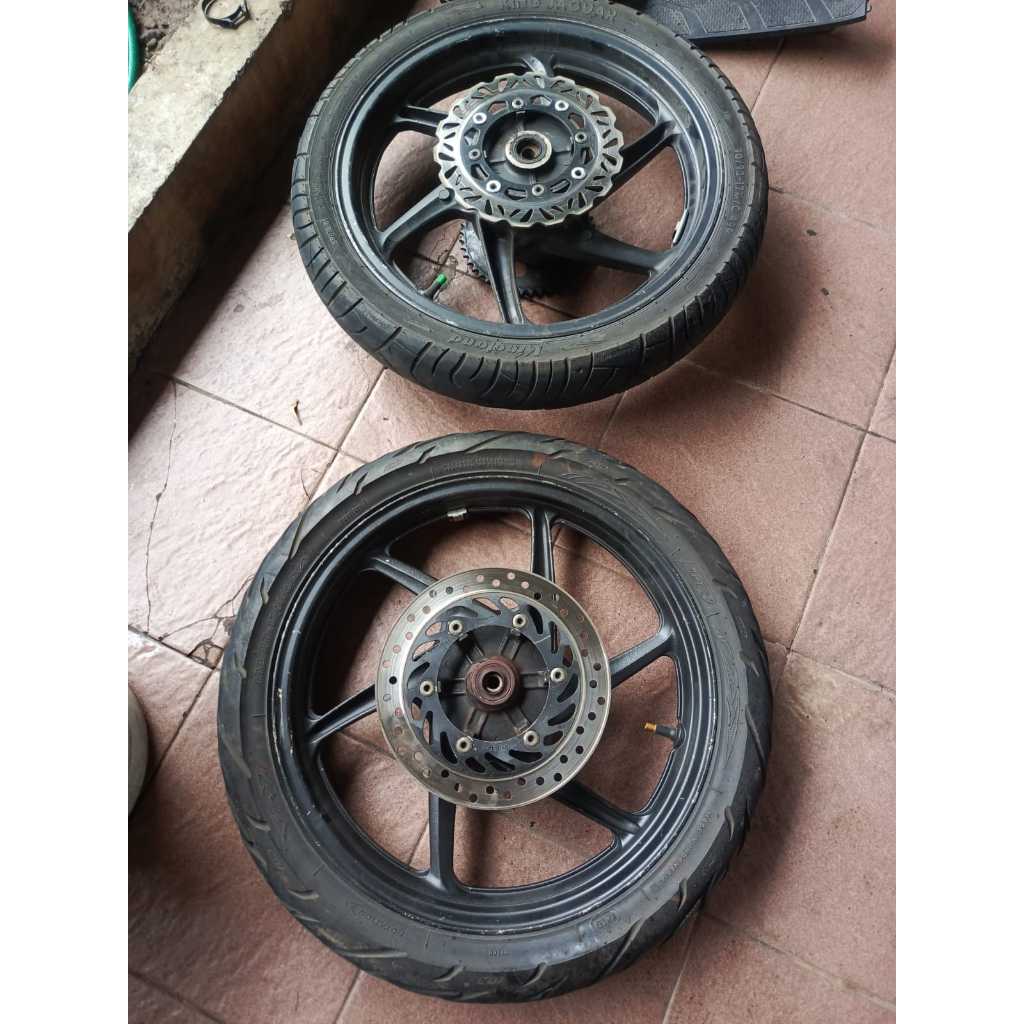 Velg depan belakang sepasang ban Honda CB 150R k15 old lampu bohlam