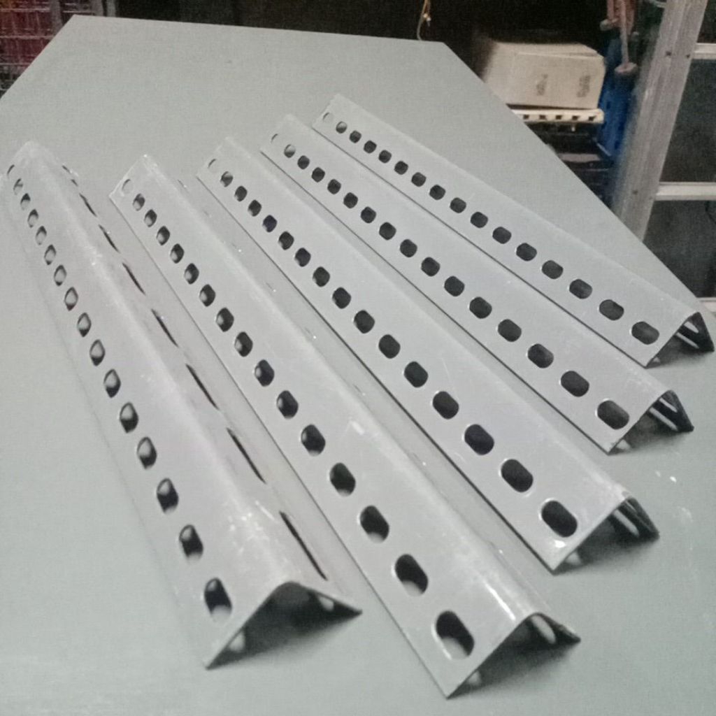 Besi Siku Lubang 1,6mm