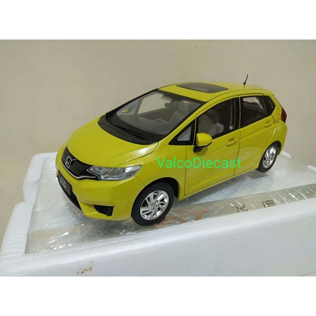 Diecast 1:18 Honda Jazz Kuning
