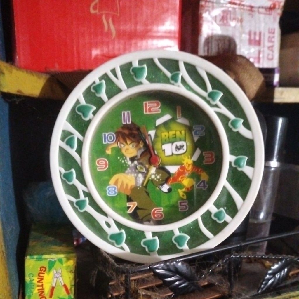 jam alarm kecil ben 10