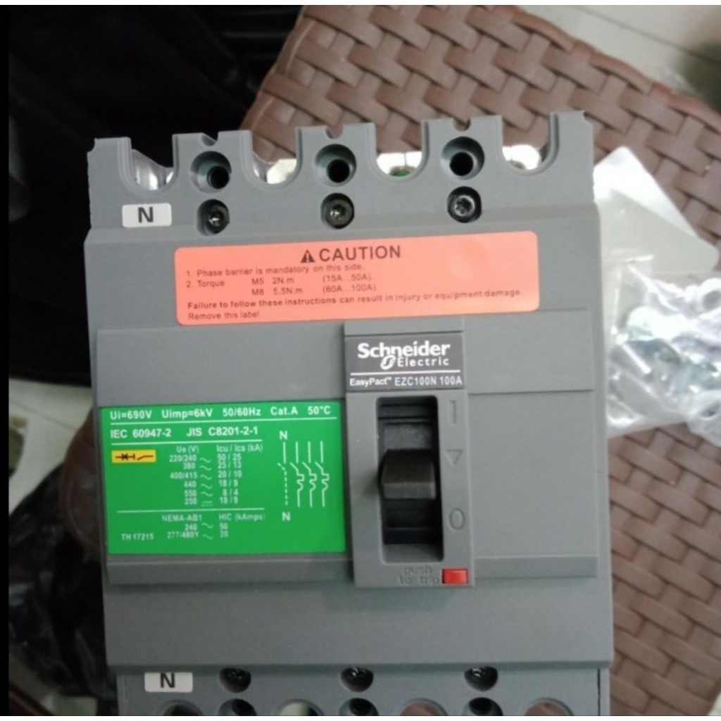 Schneider MccB EZC100N 4P 100a