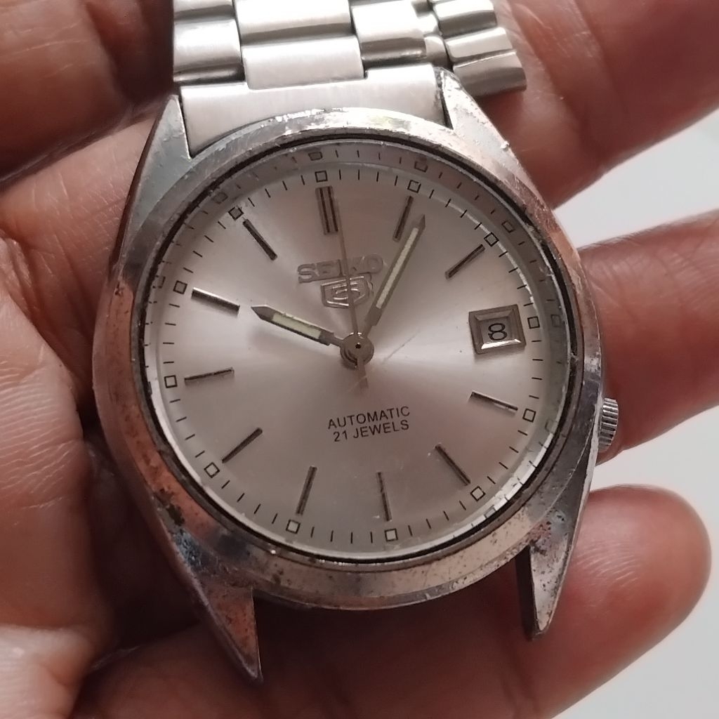 SEIKO 5 SILVER, mulus, jam tangan Automatic off/ tidak jalan, mesin utuh. Service atau bahan.