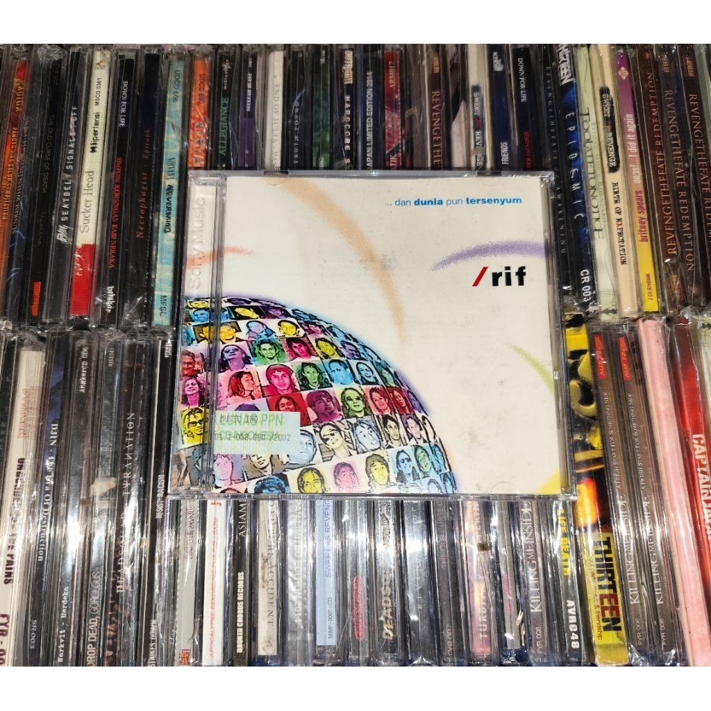 CD Rif - Dan Dunia Pun Tersenyum