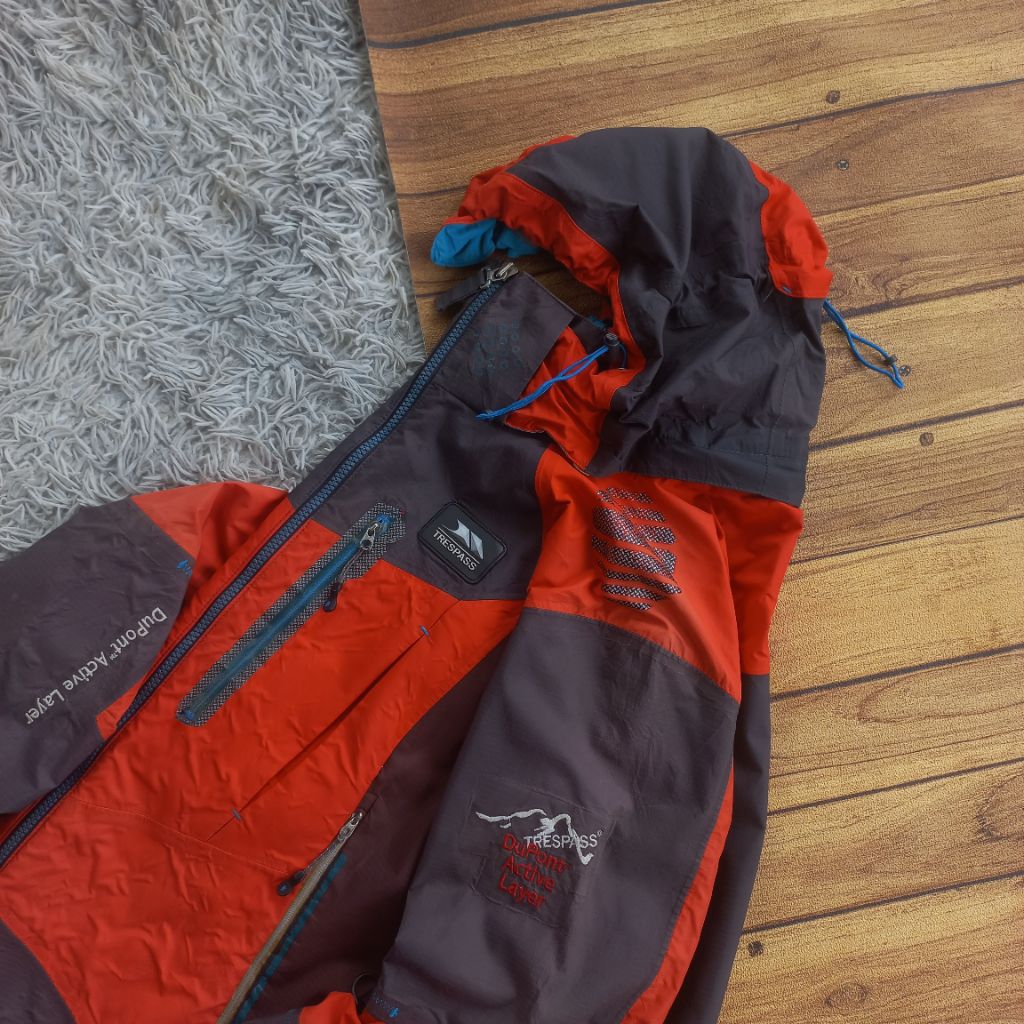 Jaket Outdoor Trespass DLX Duppont Active Layer Gorpcore Waterreppelent NOT goretex blocktech runnin