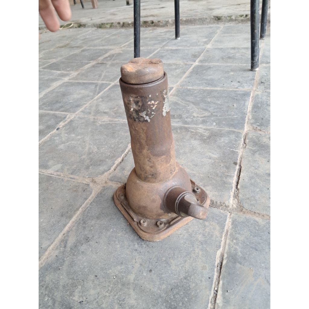 Dongkrak botol ulir toyota jadul 1 ton