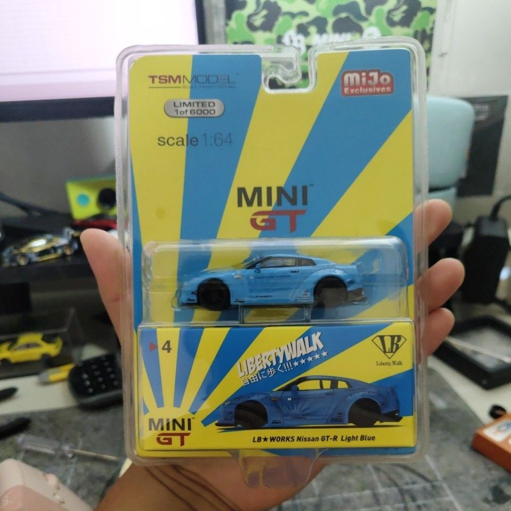 MINI GT #04 LBWK NISSAN GTR R35 LIGHT BLUE BLISTER