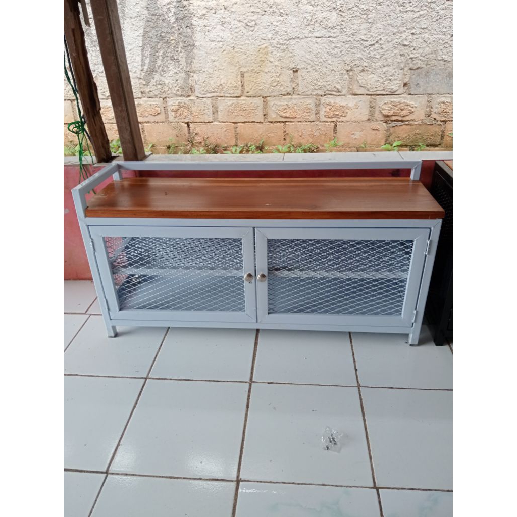 Rak sepatu besi kayu industrial