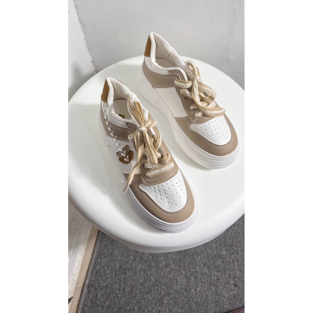 sovella sepatu wanita