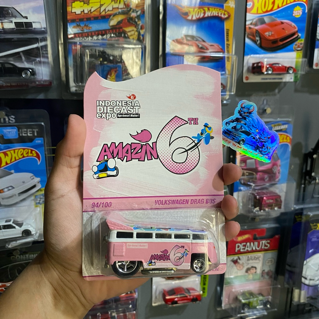 HOT WHEELS VOLKSWAGEN DRAG BUS INDONESIA DIECAST EXPO AMAZING (BUBBLE CRACK)
