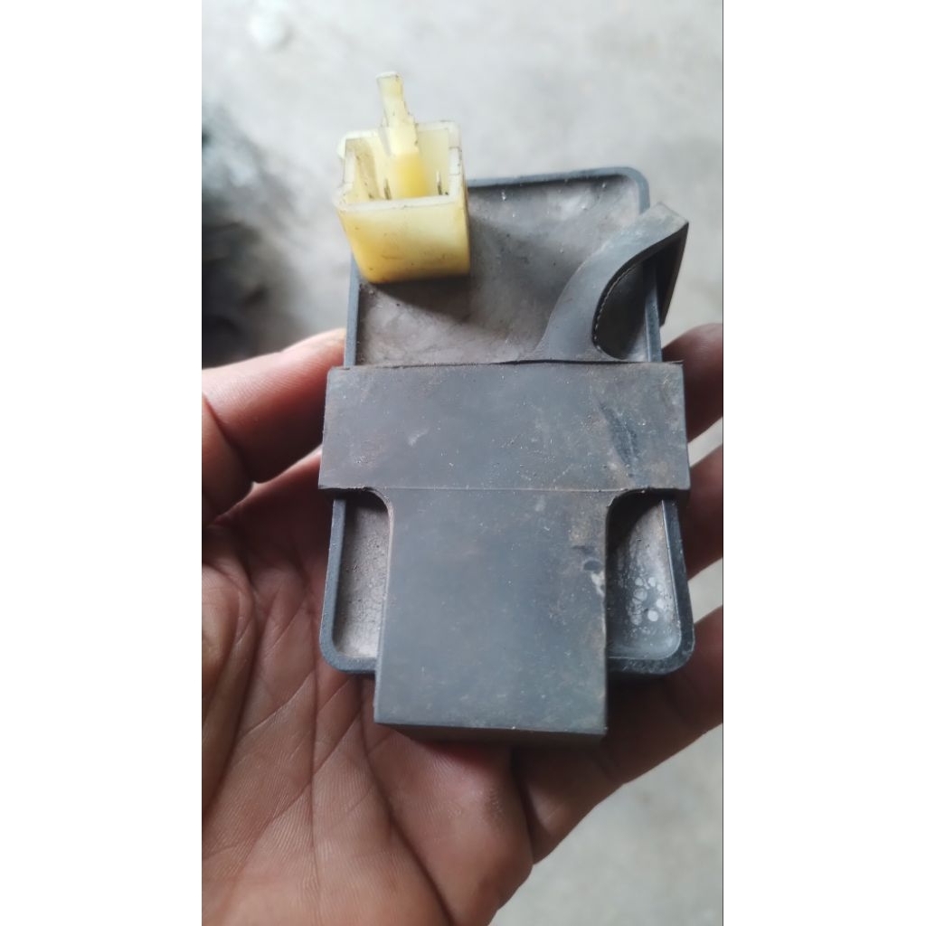 cdi ecu honda cs1 original,bekas ori cabutan motor,jamin hidup/fungsi normal
