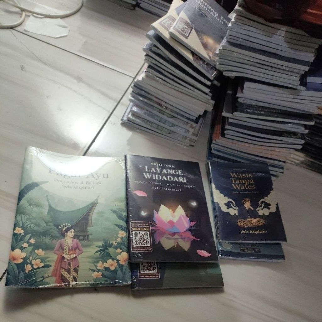 Novel Jawa Aneka Judul Stok 2025 Cuci Gudang 3 Ukuran Diantaranya: Kedhaton - Gendhis - Luh Ngandhap