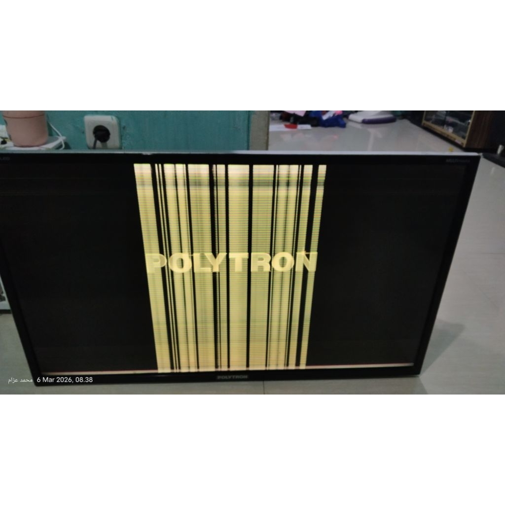 tv led polytron 32T1500 layar bergaris