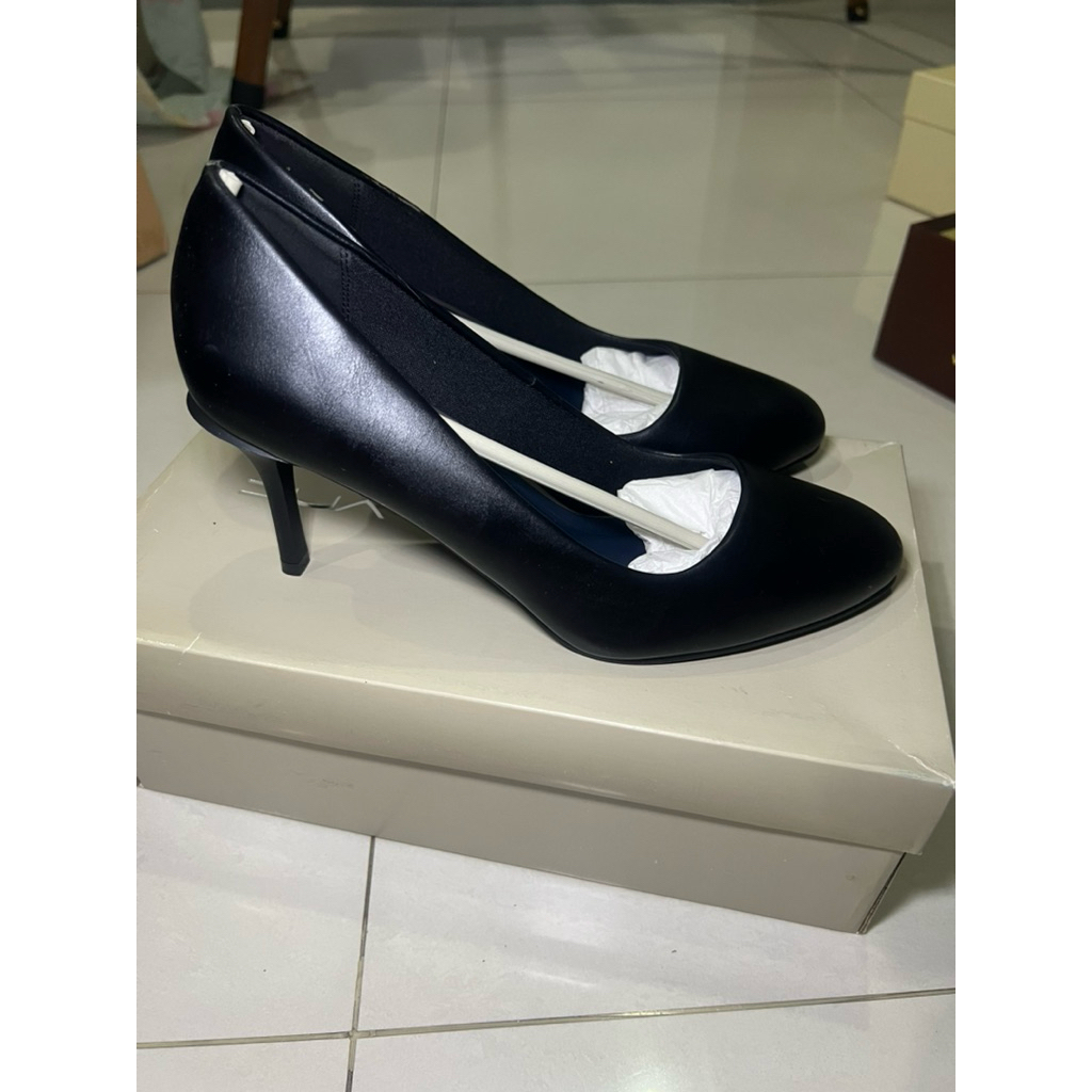 VNC SEPATU FORMAL WANITA KERJA KANTOR LIKE NEW