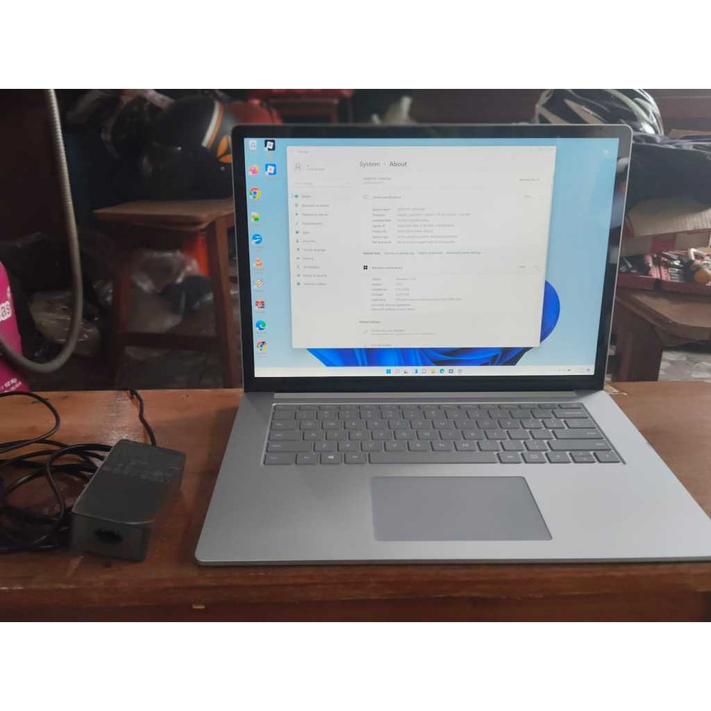 [BEKAS] Microsoft: Surface Laptop 3 - 15" (2019) Intel Core - i7-1065G7 (10th Gen) / 16GB RAM / 256G