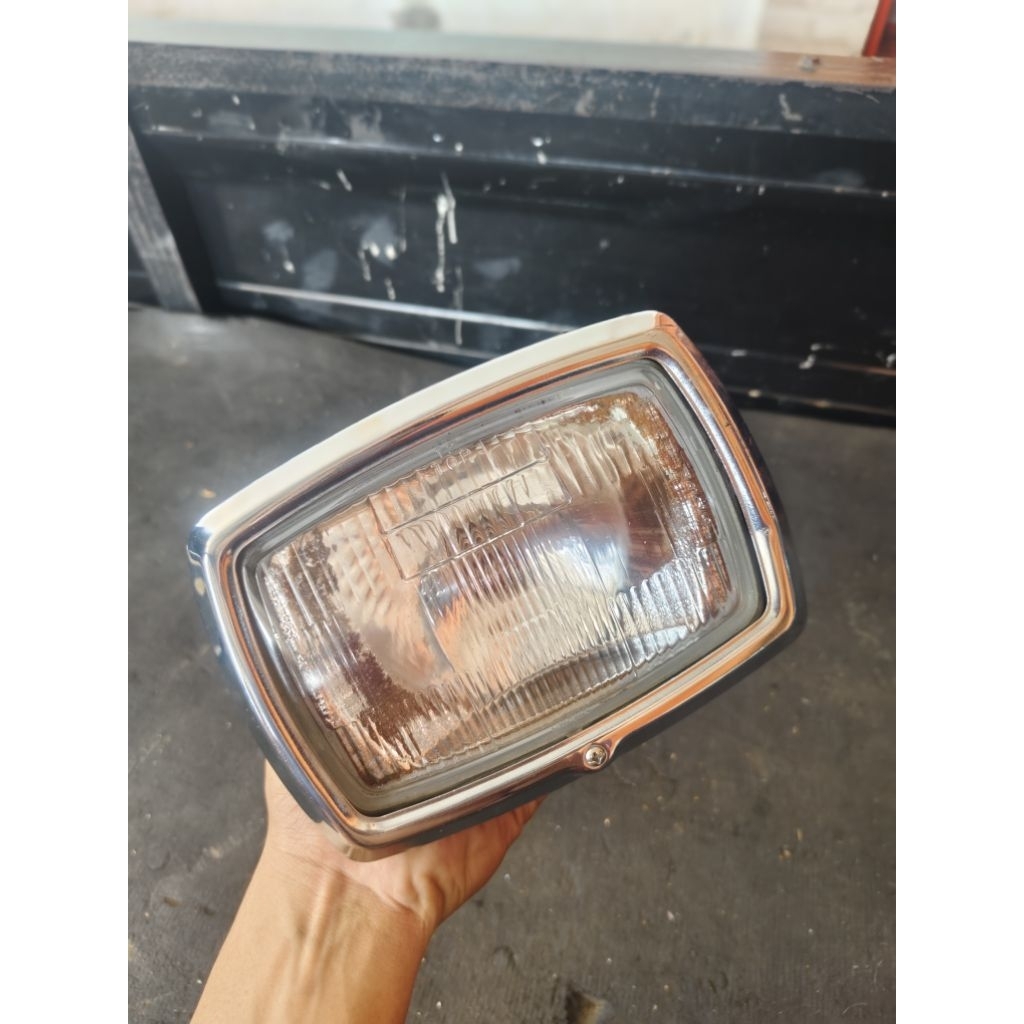 LAMPU DEPAN ORIGINAL WIN TAHUN TUA