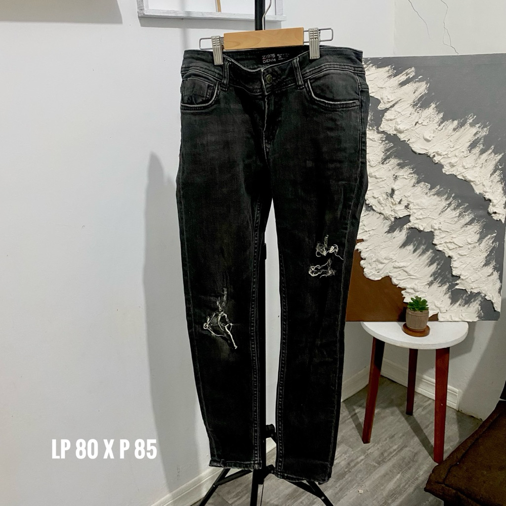 prelove celana jeans hitam ZARA pria model sobek brand